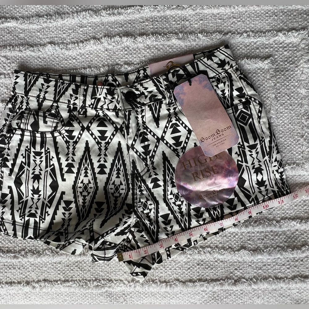 BOOM BOOM JEANS Tribal Pattern Shorts- Size 7 - Picture 2 of 7